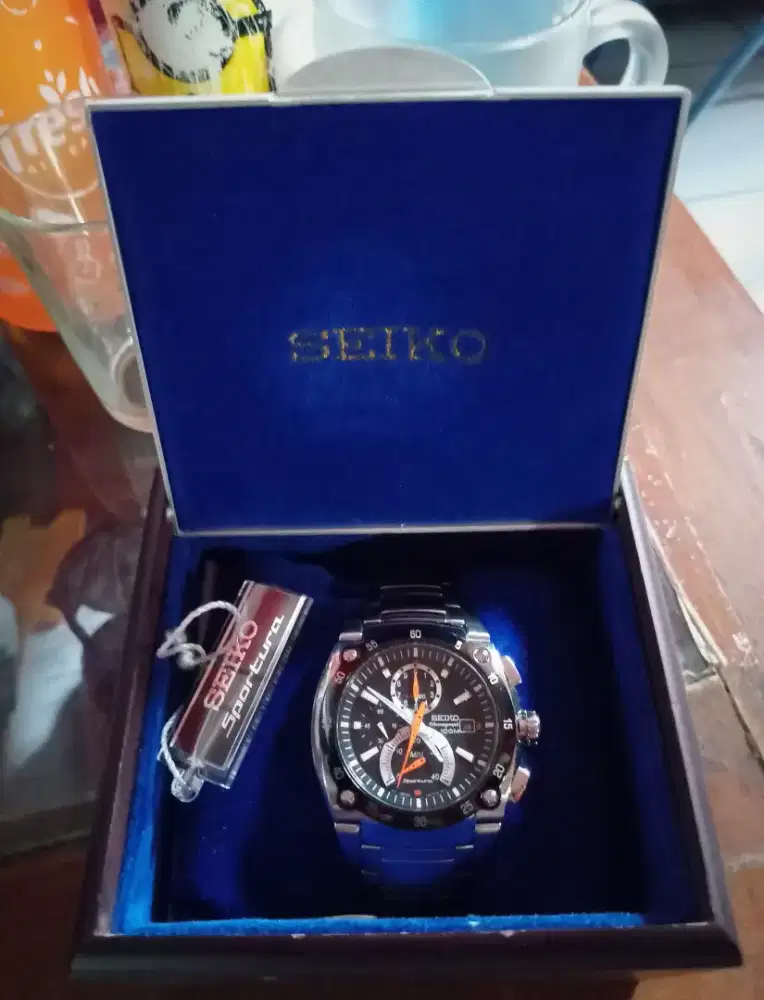 Jam tangan Seiko sportura
