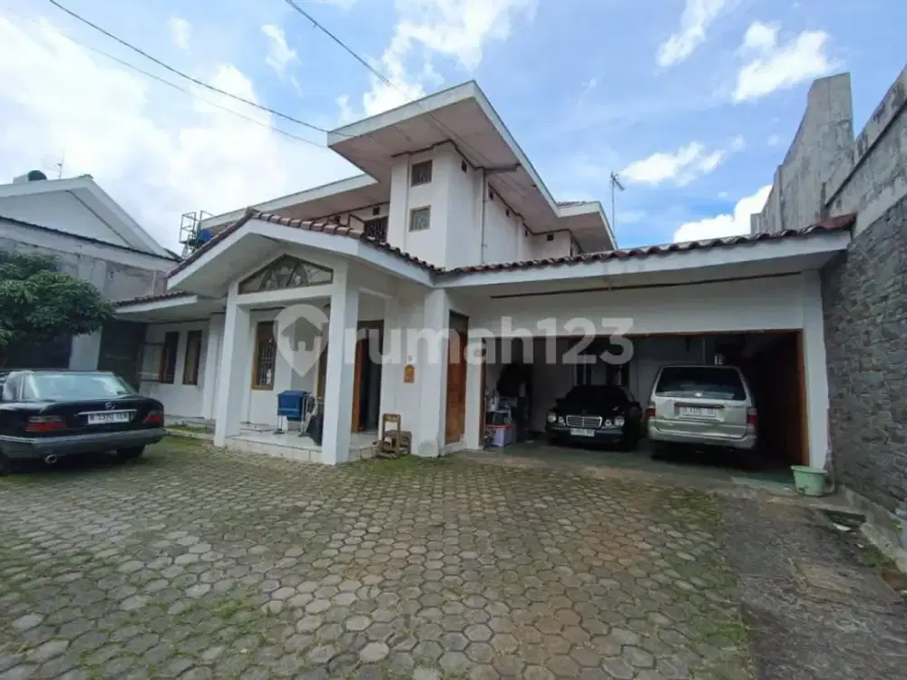 Rumah Bagus Terawat Luas Lokasi Bagus Dekat Kepusat Kota Bandung