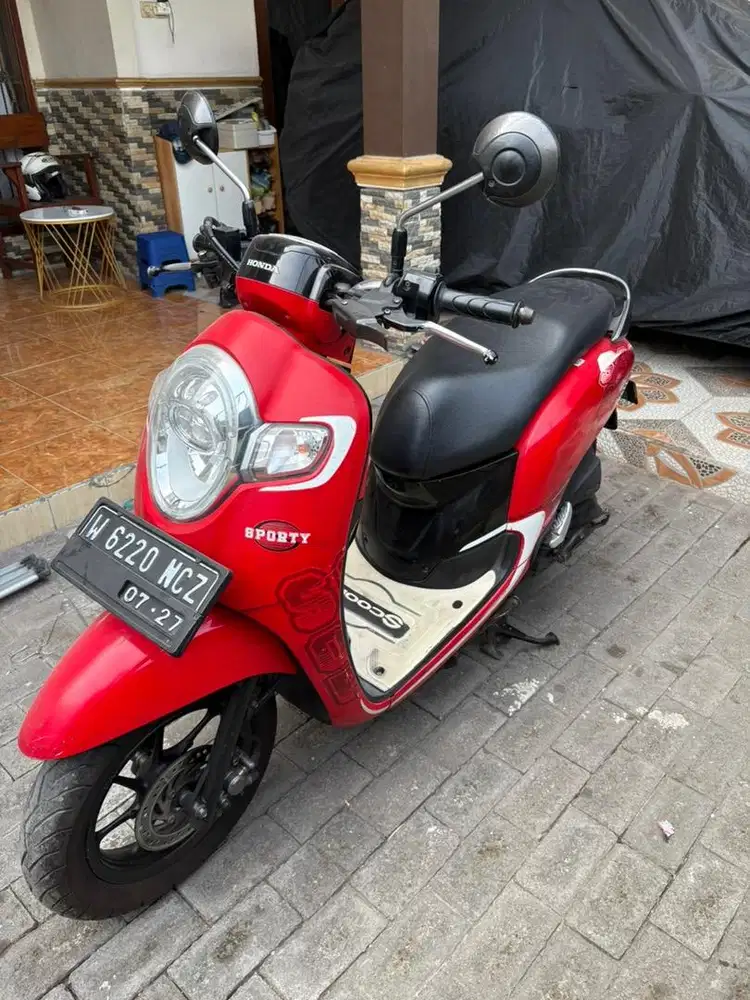 Scoopy 2017 merah