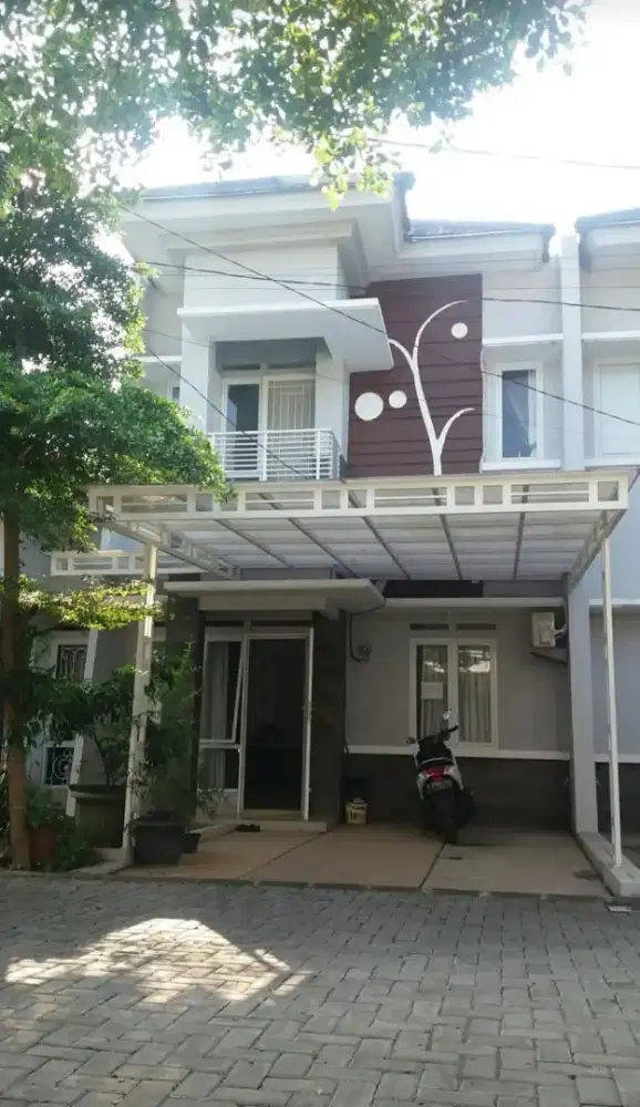 Di Sewakan Furnished Rumah 2 Lantai ,Nyaman,Bersih 100% Bebas banjir