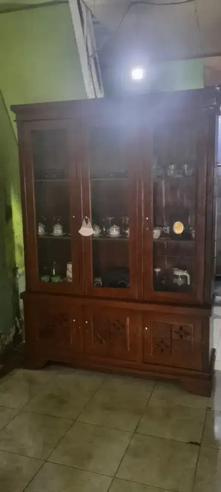 Lemari Hias / Bufet Pajangan Kayu Jati Minimalis 3 Pintu
