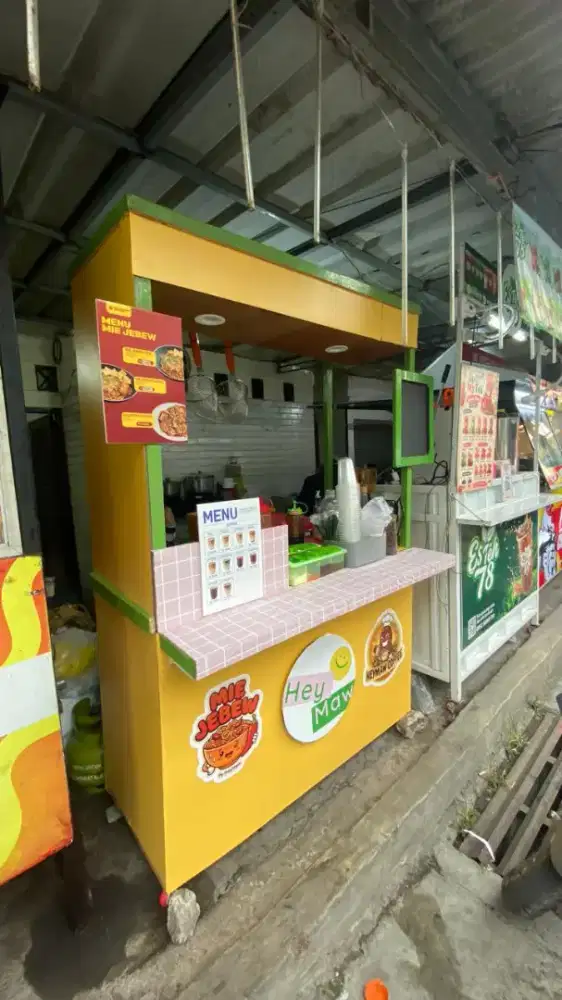 PENJAGA BOOTH MAKANAN