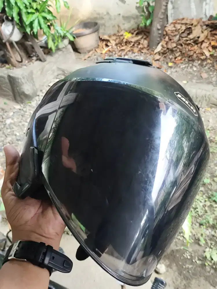 Helm MLA Cosmo warna hitam