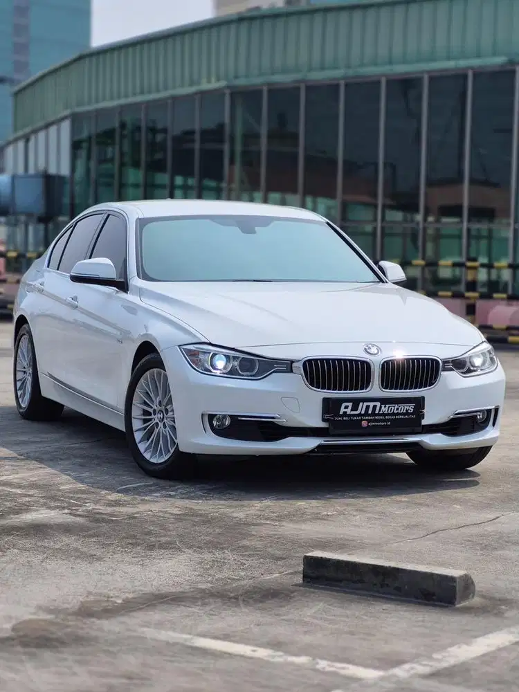 BMW 320i Luxury 2014 Angsuran 5.5jtan