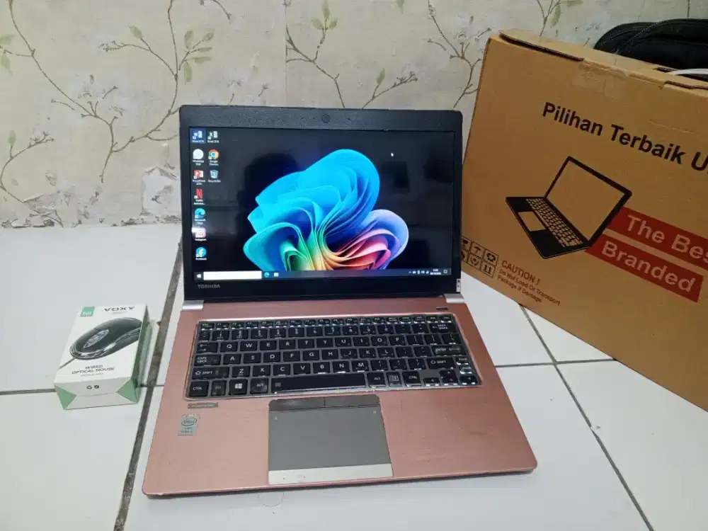 Di jual cepat laptop Toshiba slim, core i5 gen 4, ram 8 GB SSD 128