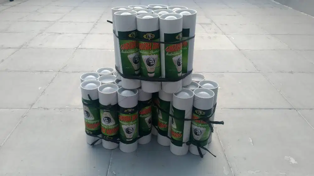 Shuttlecock Bekas Badminton Berbagai Merk Gadjah Mada, Yonex, AW, dll