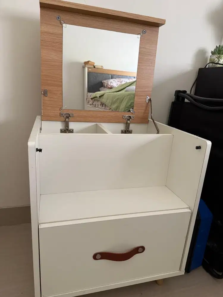 Meja rias informa