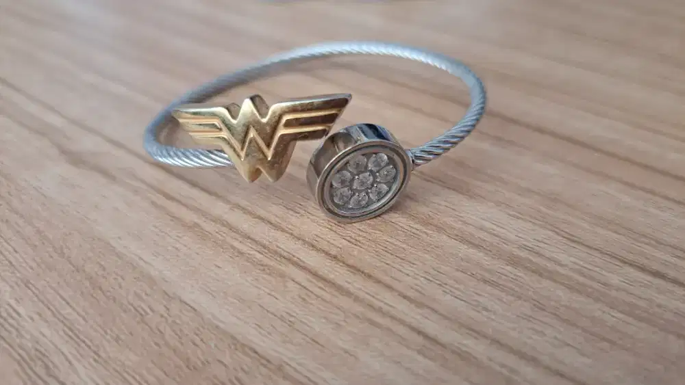 Gelang wonder woman MCI
