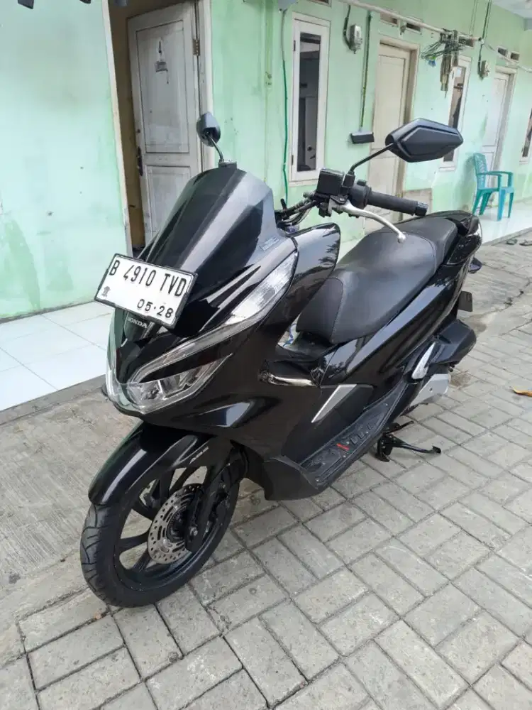 Honda pcx abs hitam
