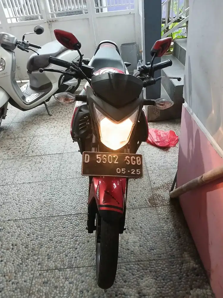 honda CB 150 R old tahun 2014 8jt nego