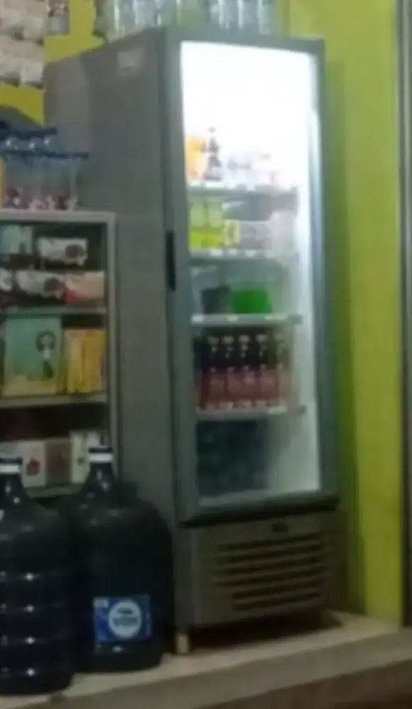 Chiller lemari es minuman