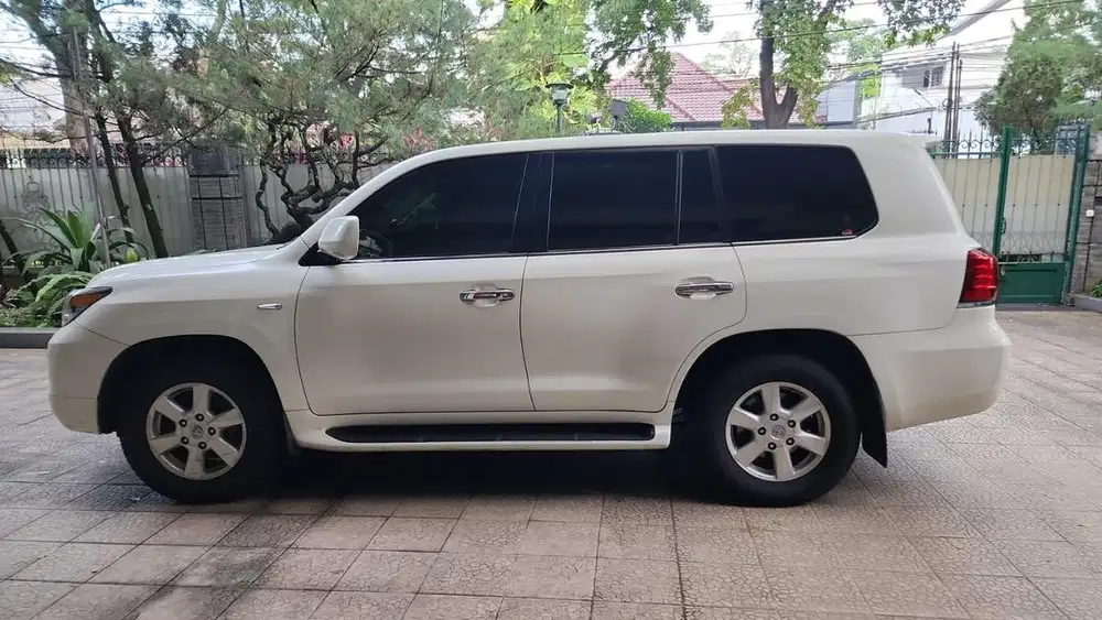 Lexus LX570 1 tangan dari baru
