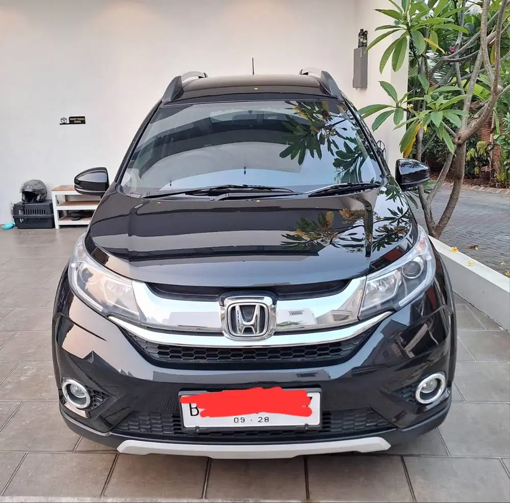 Honda BR-V E CVT 2016 Hitam – Matic – KM 107 Ribu – Cash 136 jt