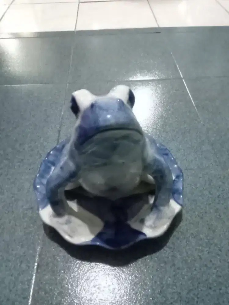 Patung Keramik kodok
