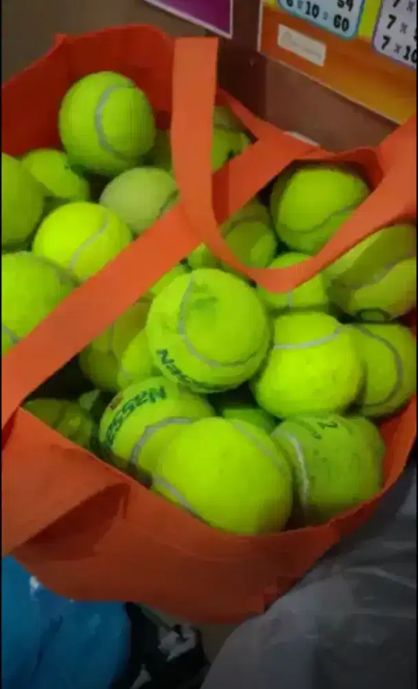 Bola Tenis Bekas Layak Pakai