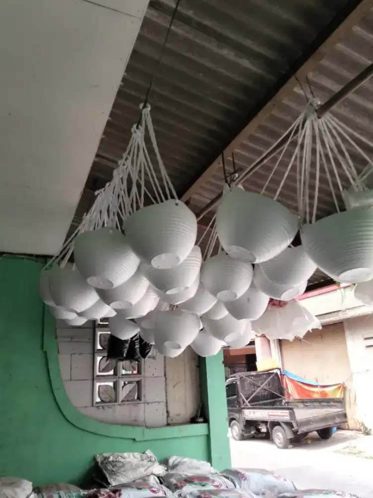 Pot gantung putih