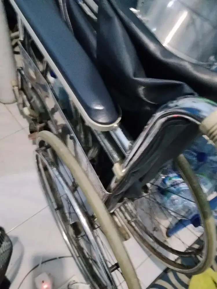 Kursi roda bekas bagus