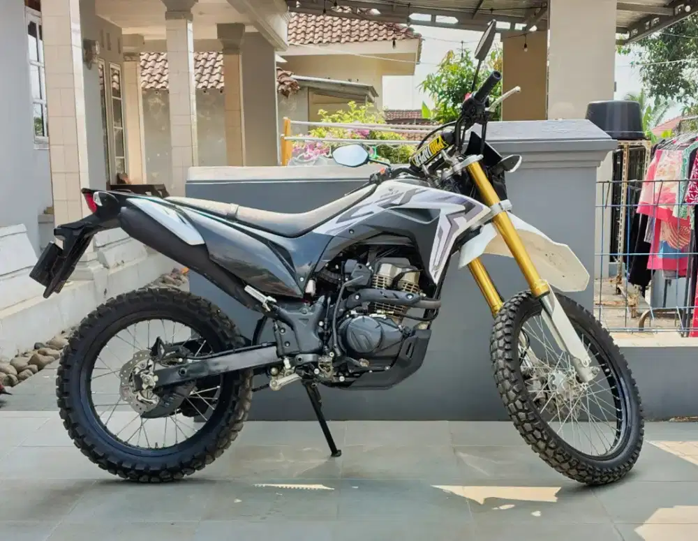HONDA CRF 2022 PUTIH