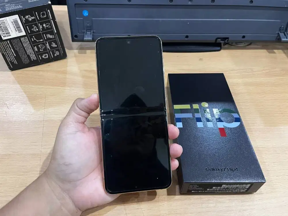 DIJUAL SAMSUNG ZFLIP 4
