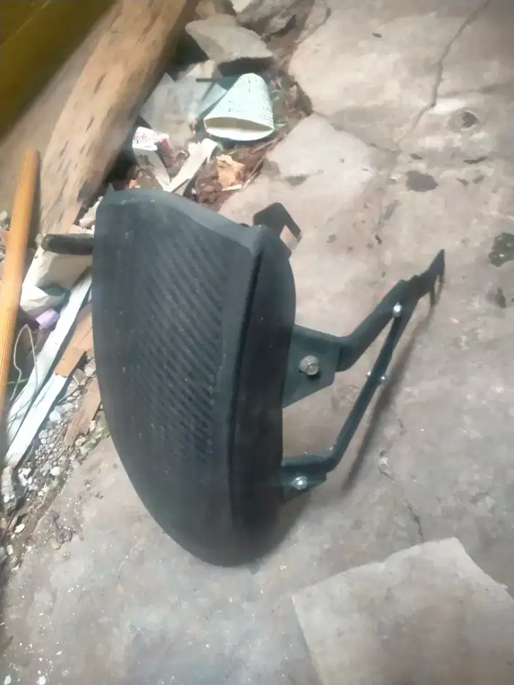 Spakbor belakang kolongan ban R15