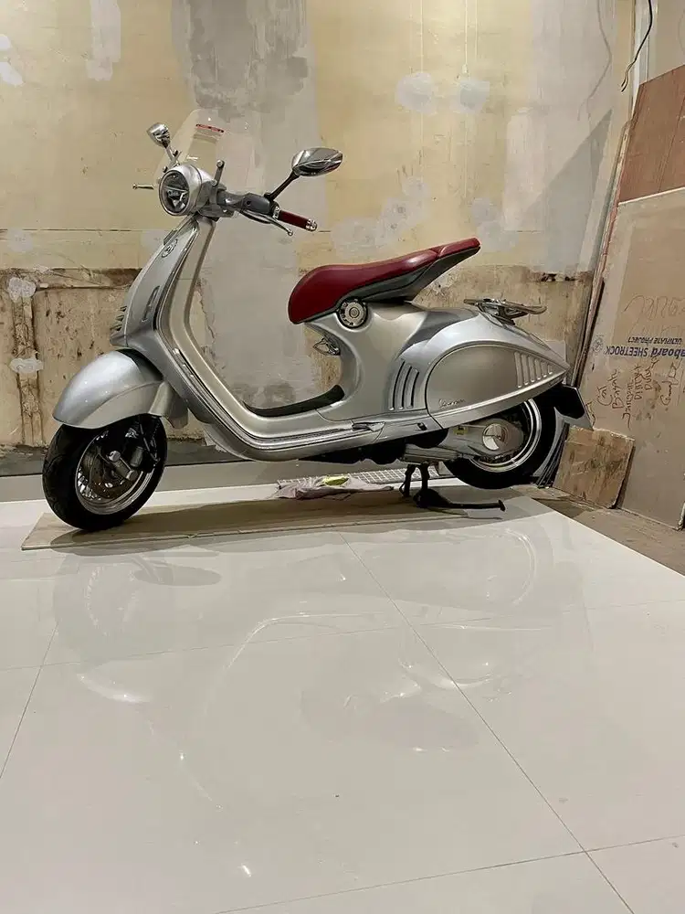 Vespa 946 Bellissima Silver Limited Edition