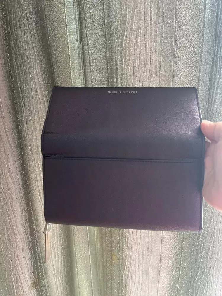 Dompet wanita Charles and Keith