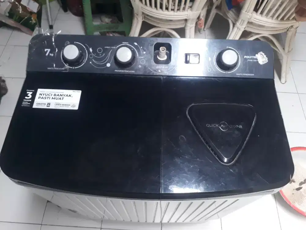 Mesin cuci 2 tabung Polytron tipe PWM 7081Y