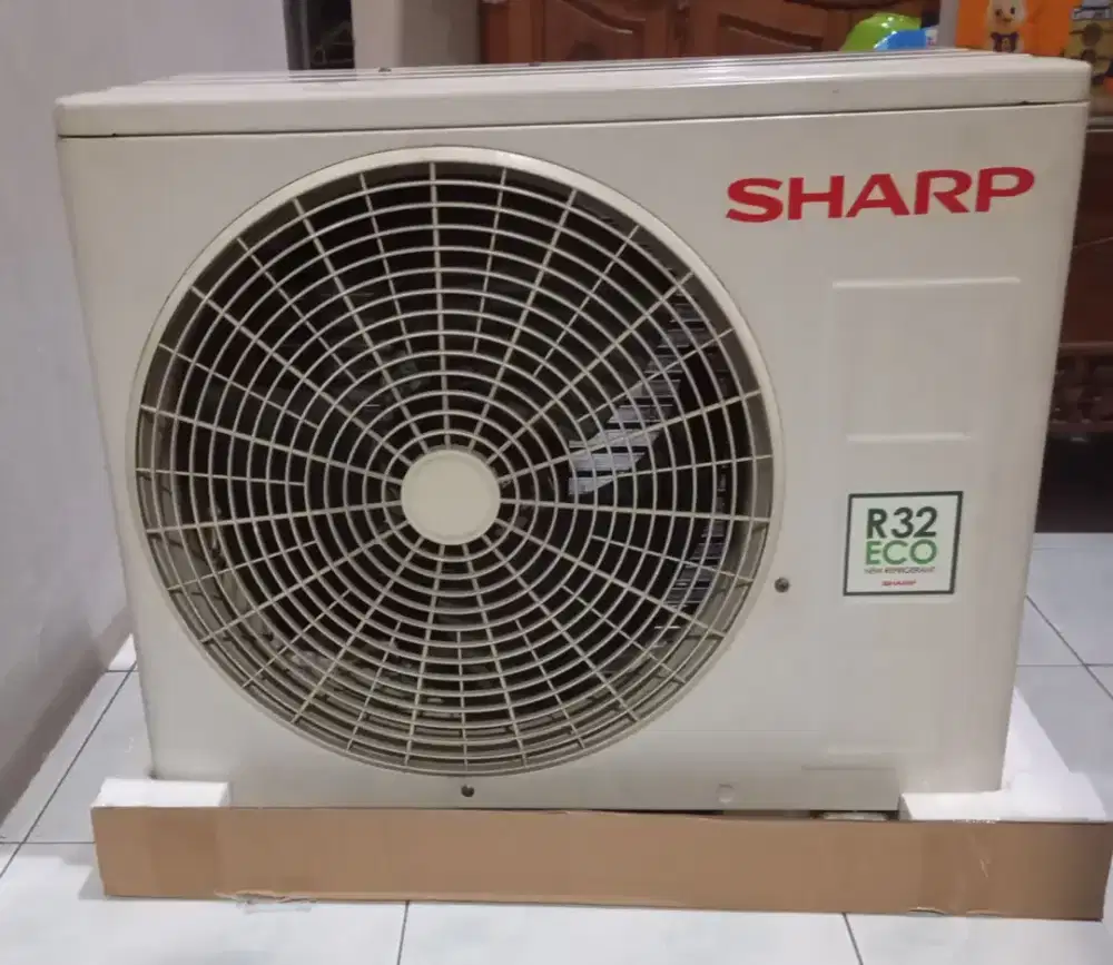 Outdoor AC Sharp 1/2 pk