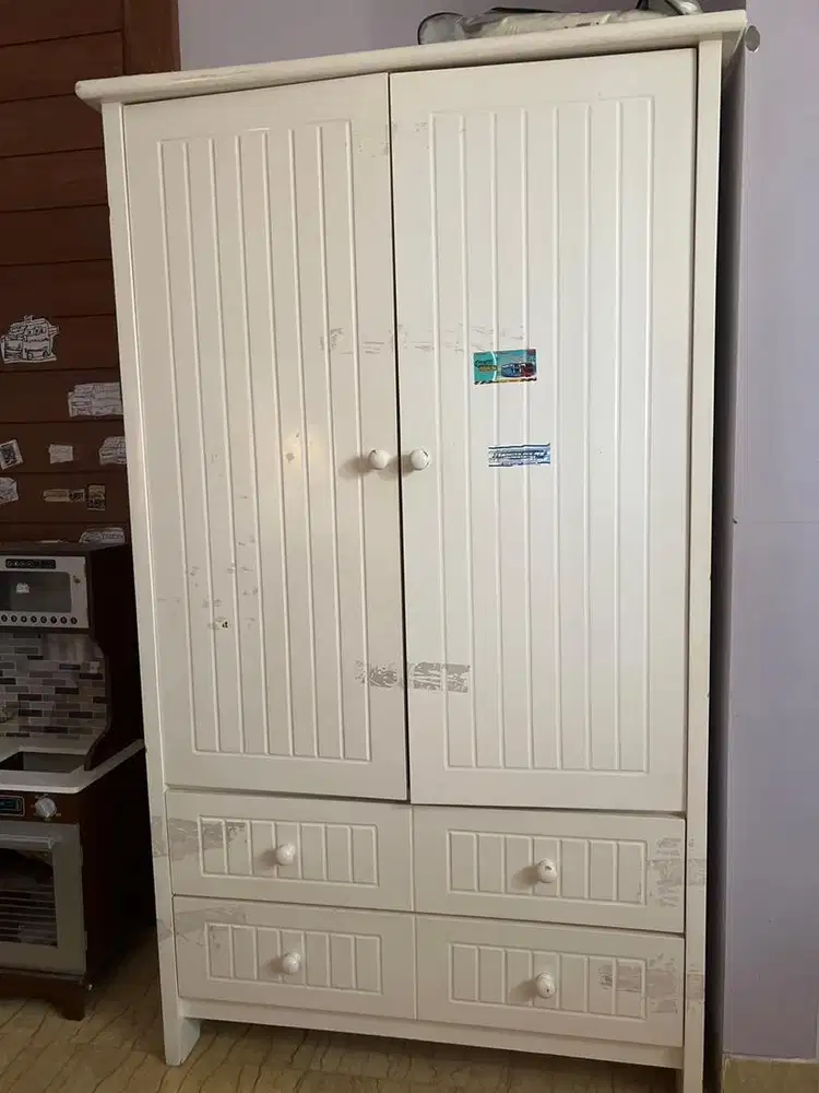 Dijual lemari pakaian anak bekas