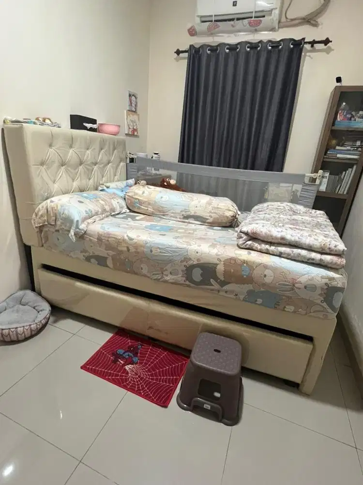 Jual cepat satu set Kasur florence 120 dan dipan