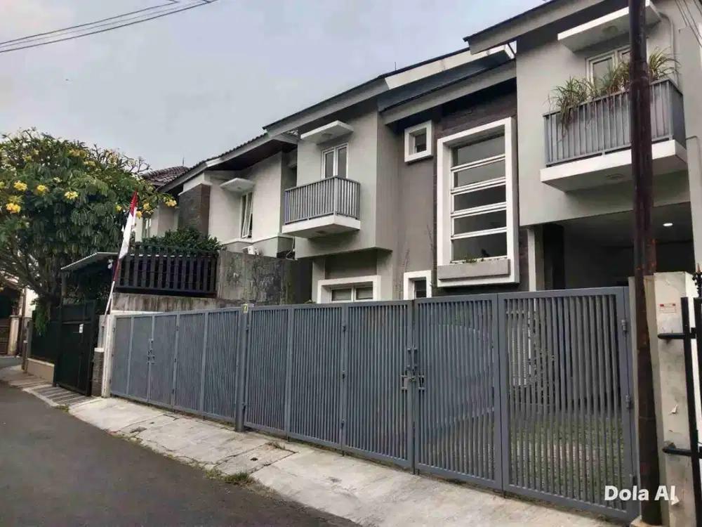 Di jual Rumah Kos di kebayoran Jakarta Selatan 2  1/2  Lantai
