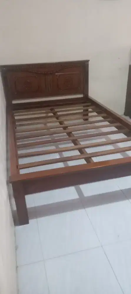 Dipan jati minimalis