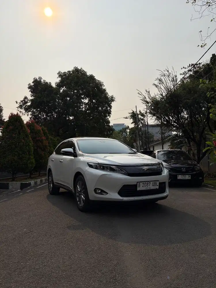 Toyota Harrier Premium 2015