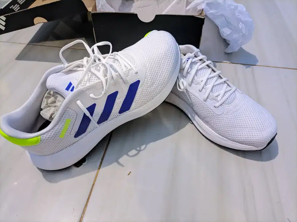 Sepatu running adiddas RESPONSE RUNNER U IH6106