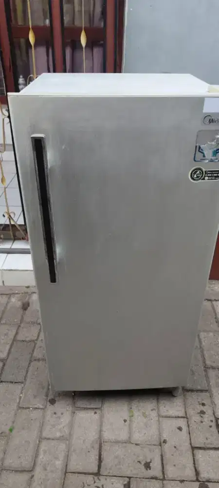 Kulkas midea normal