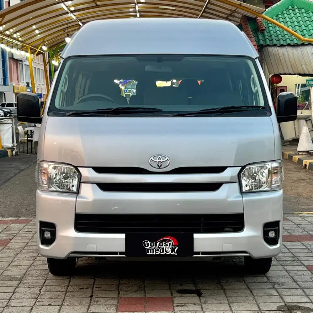 Toyota HiAce Hi ace Commuter 2024 Murah Bekas Silver Genap Garansi