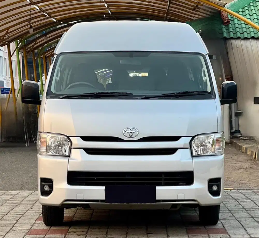 Toyota Hiace Commuter 16seat MT Diesel 3.0