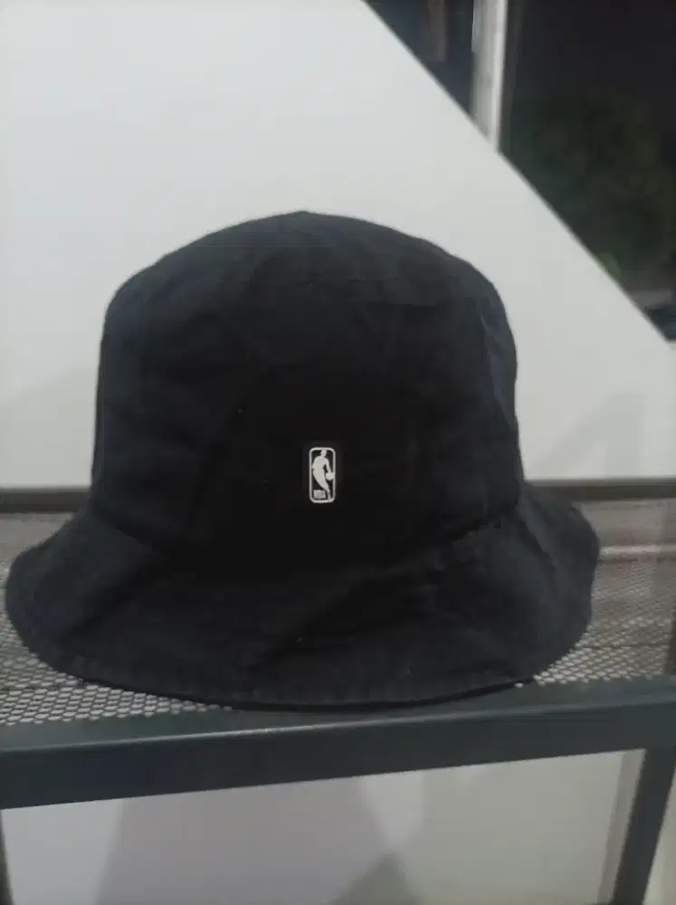 Bucket NBA hitam