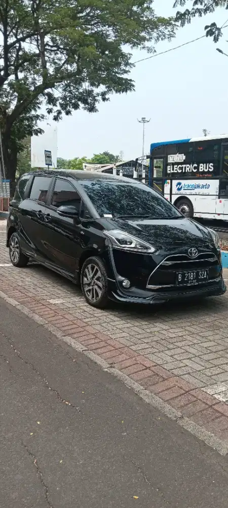 TOYOTA SIENTA TYPE Q