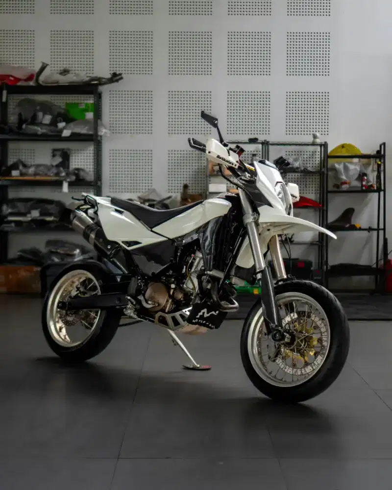 Husqvarna SM 630 White 2011 Mods Up to 40Jtan