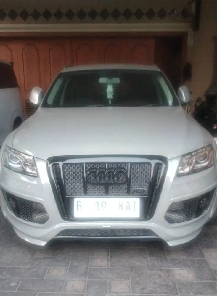 Dijual Mobil AUDI Q-5 2.000 CC tahun 2011