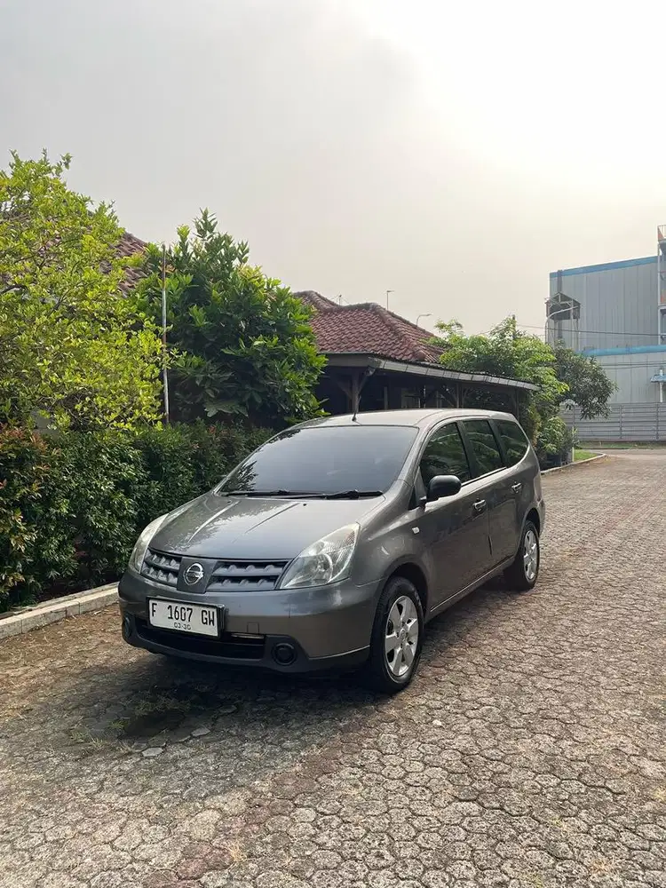Nissan Grand Livina 2010 1.5 SV MT