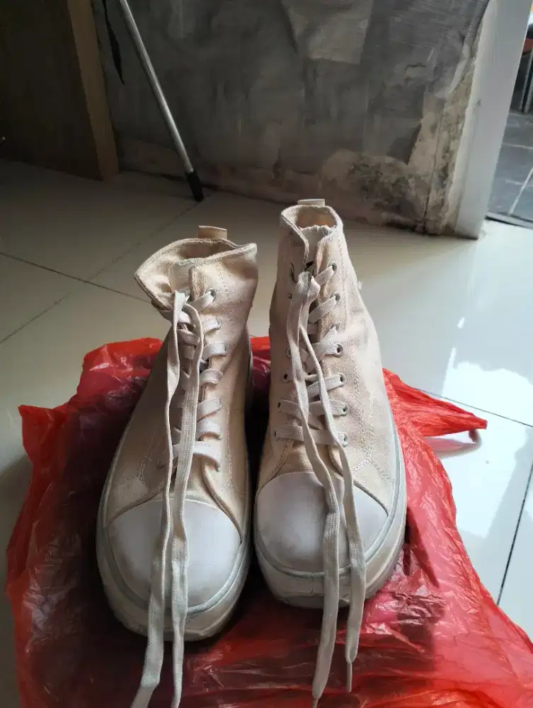 Sepatu second murah