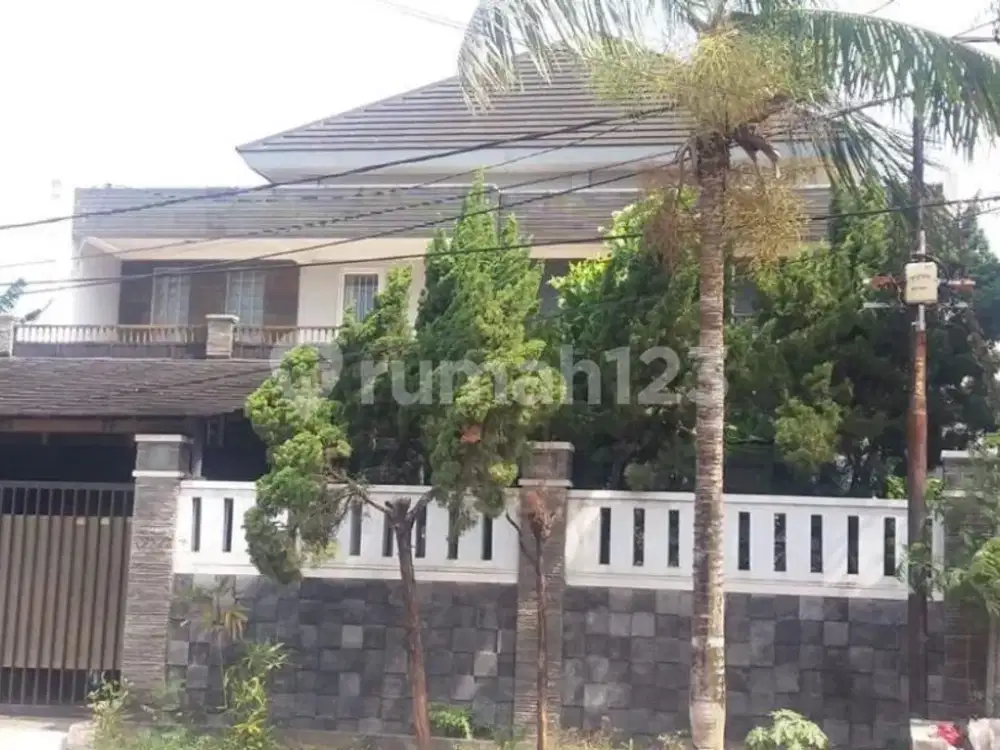 Dijual Rumah 2,5 Lantai SHM Semi Furnished di Komplek Billy Moon Pd Kelapa Duren Sawit Jaktim
