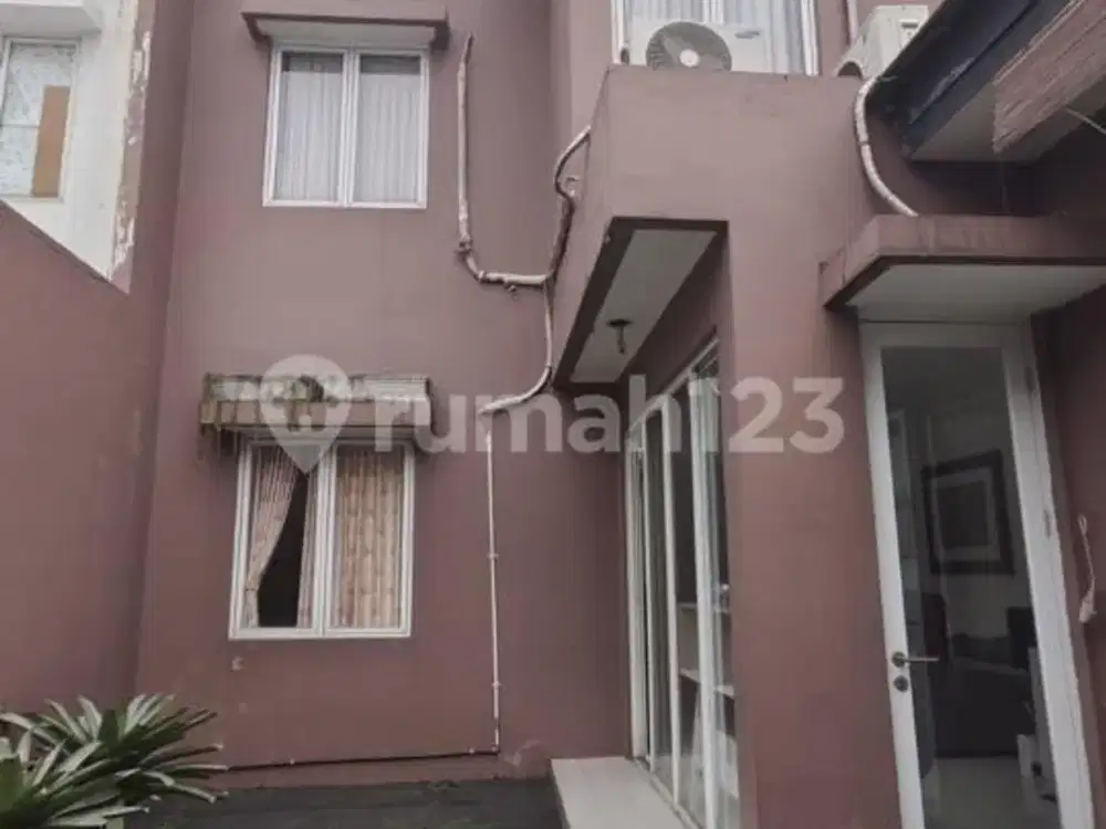 Dijual Rumah 2 Lantai SHM Hadap Selatan Semi Furnished di The Icon BSD