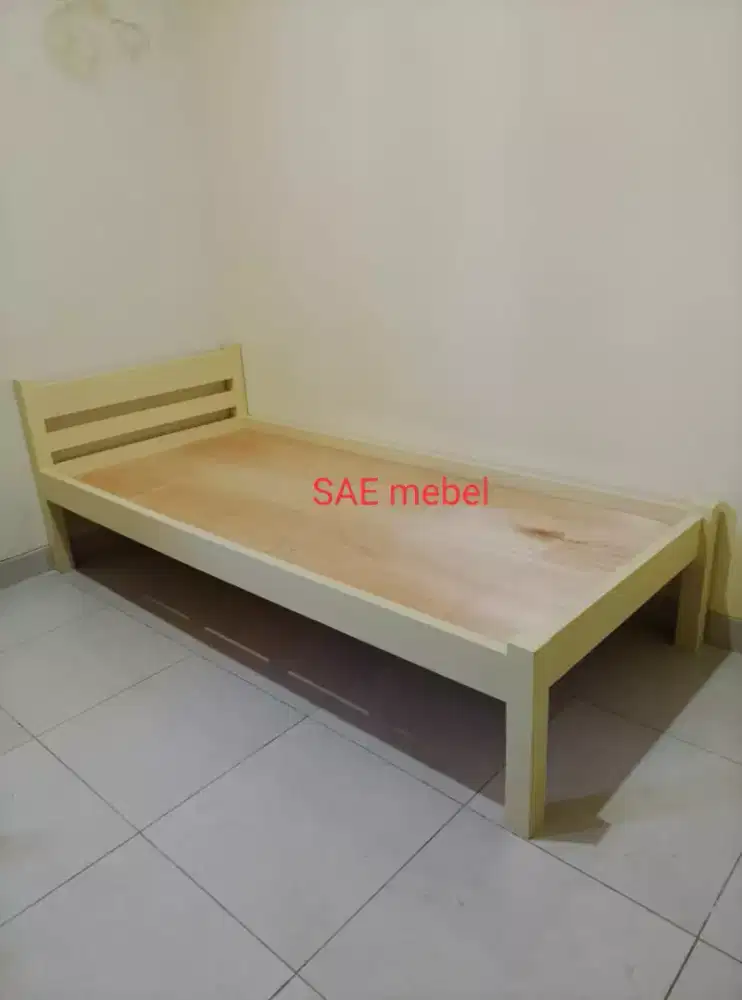 Dipan tempat tidur single