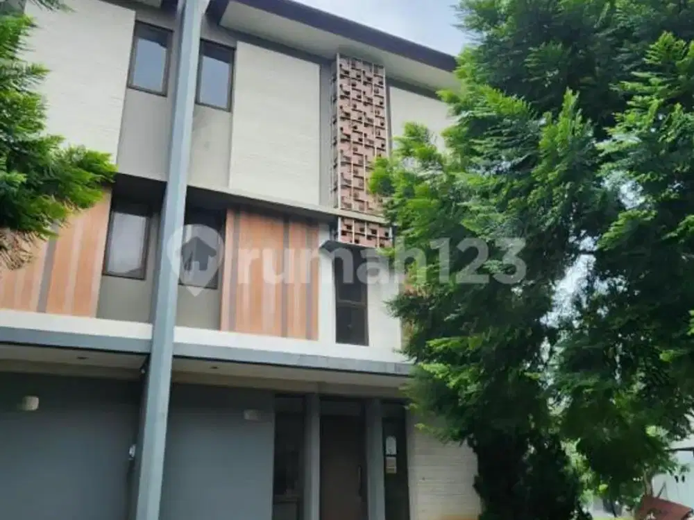 Dijual Rumah 3 Lantai Siap Huni Dekat dengan Ice BSD di Cluster Regentown BSD