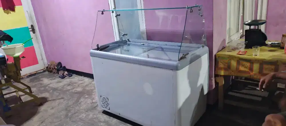Freezeer showcase gelato gea 360 liter normal bagus