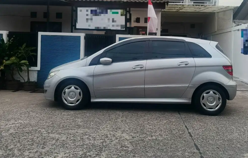 Dijual Mercedes Benz B170 Pemakaian Sendiri (wanita)