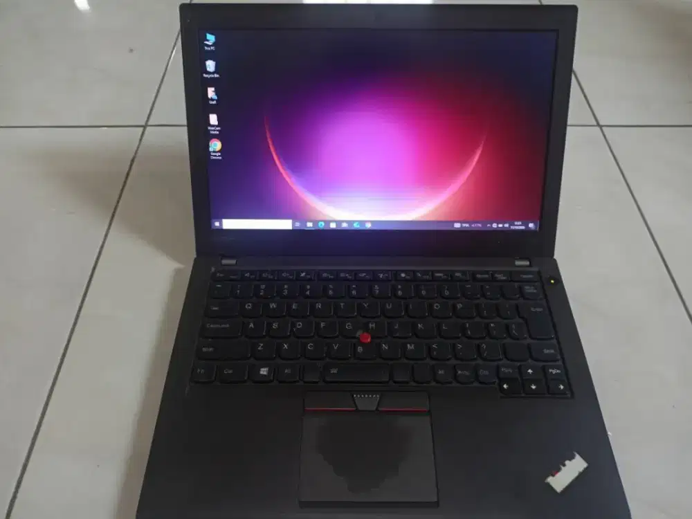 Lenovo thinkpad x260 i5 gen 6 ram 8gb ssd 128gb ngebut